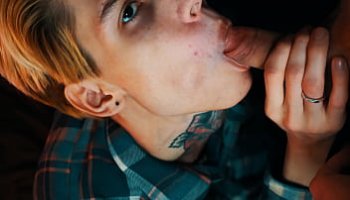 femmes habillees hommes nus