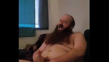 uomo masturba davanti