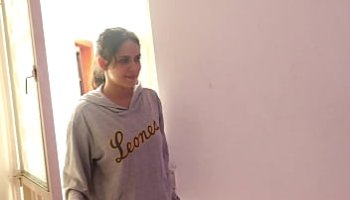 valentina nappi che bestemmia mentre scopa
