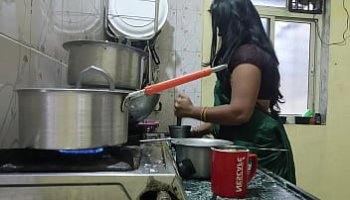 mujeres metiendose los dedos